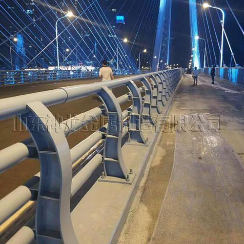 橋梁鋼護欄